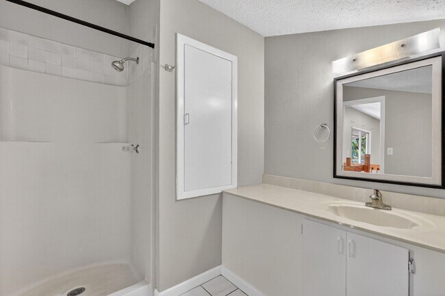 Building Photo - 1627 Canal Ct