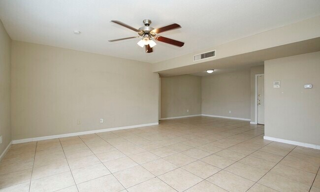 Building Photo - 2822 S Bartell Dr