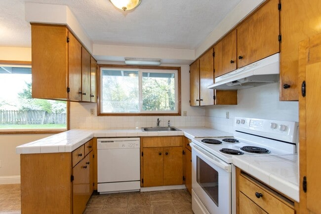 Building Photo - Available Beautiful Single-Level Home with...