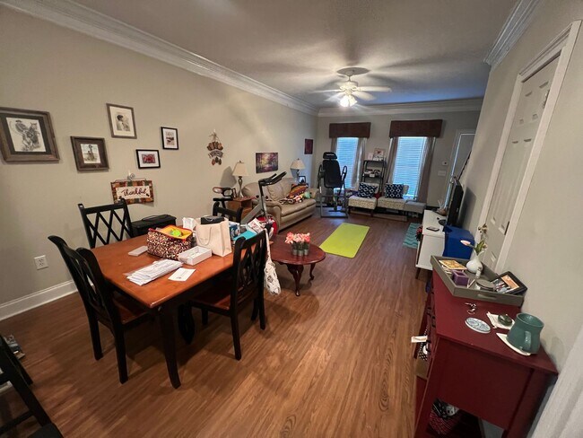 Building Photo - 2 Bed 2.5 Bath Condo