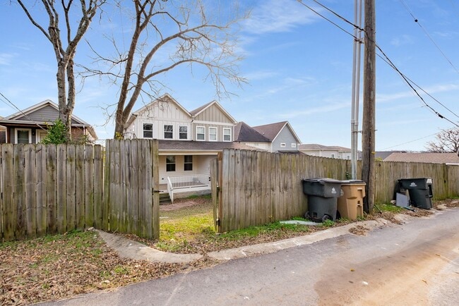 Building Photo - 4604A Michigan Ave