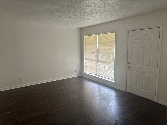 Building Photo - 3118 Dacca Dr