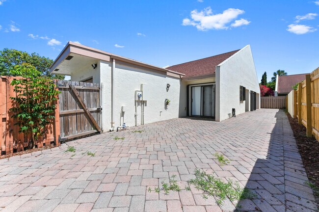 Building Photo - 21757 Contado Rd