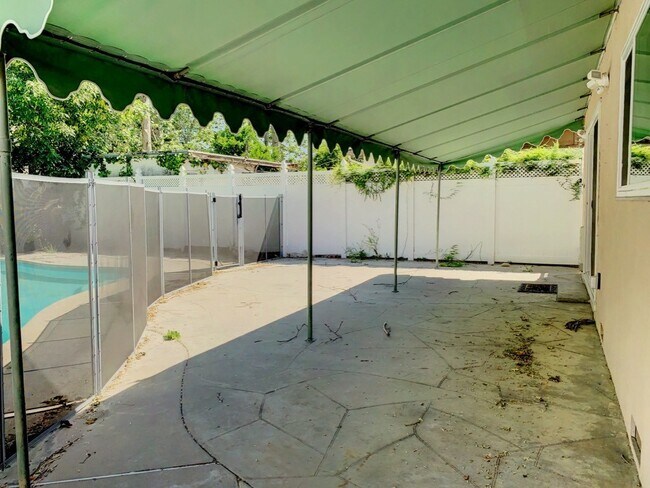 Building Photo - Charming, Remodeled 3-Bed / 3-Bath Home wi...