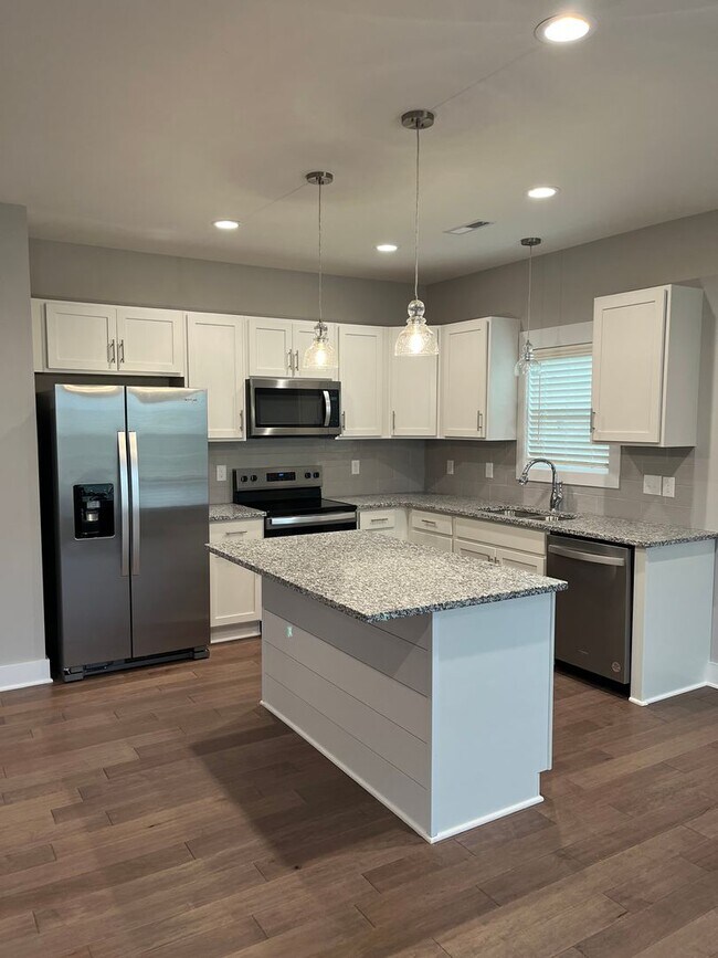 Building Photo - 2333 Trenton Ln