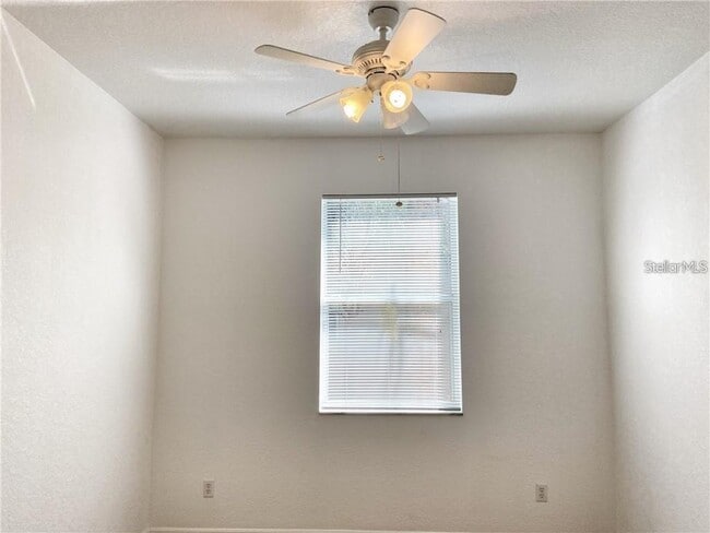 Building Photo - 915 Fairwaycove Ln