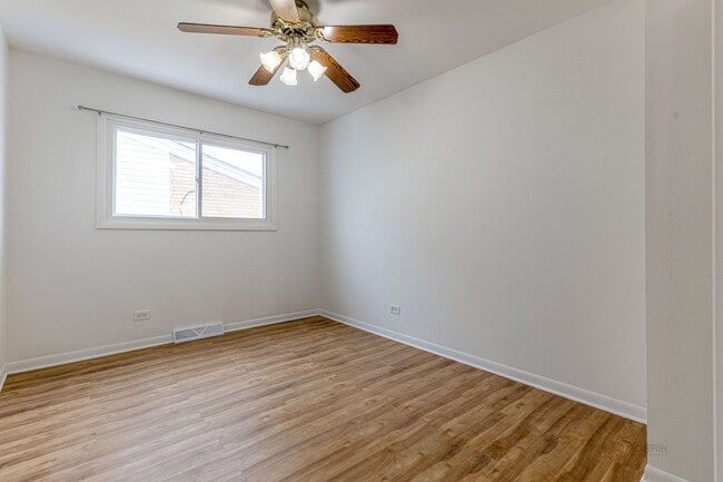 Building Photo - 9260 Dee Rd