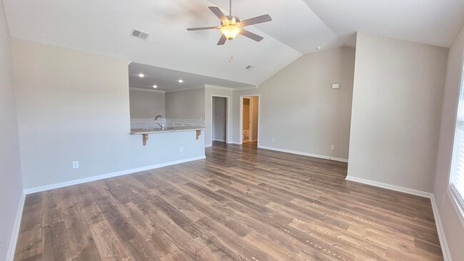 Building Photo - 588 Brushwood Dr