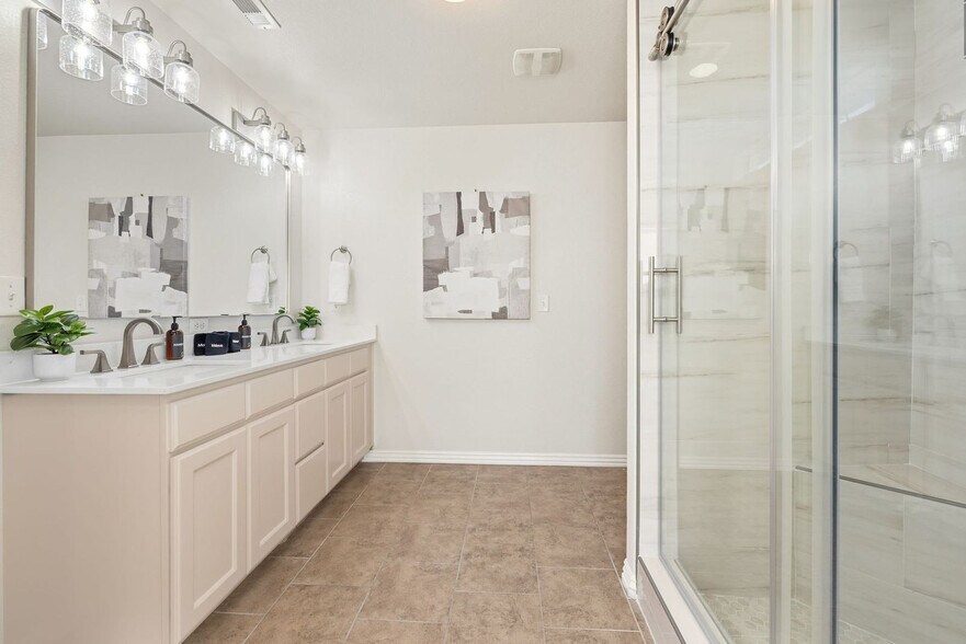 Building Photo - 3813 W Pawnee Rd