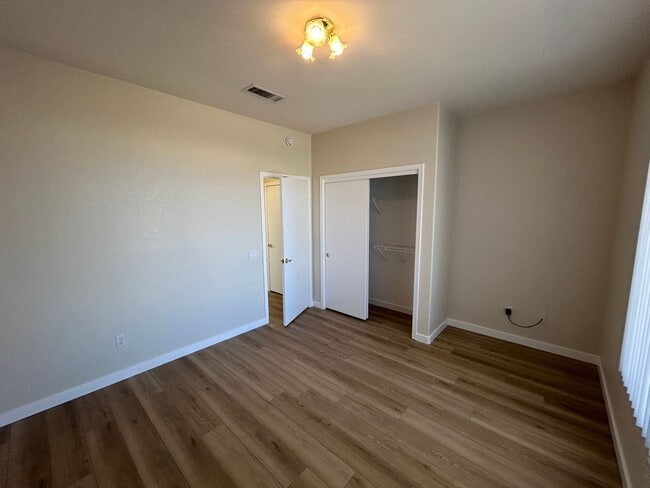 Building Photo - 14759 W Gunsight Dr