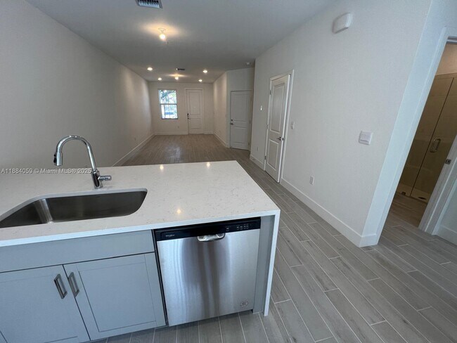 Building Photo - 109 SW 170th Ave