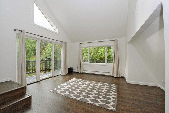 Building Photo - 1090 Walnut Circle