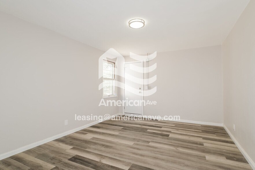 Building Photo - 4424 S 39th St