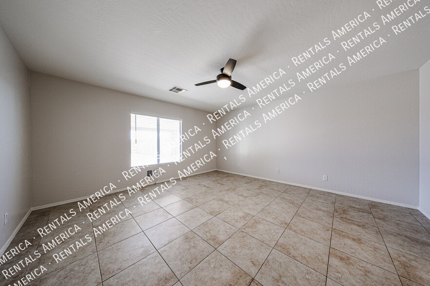 Building Photo - 4819 E Whitehall Dr