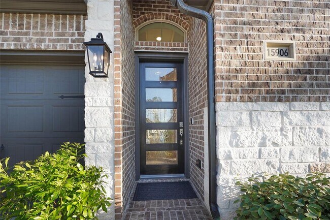 Building Photo - 15906 Golden Trails Ct