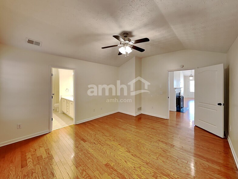 Building Photo - 406 Redwood Trail