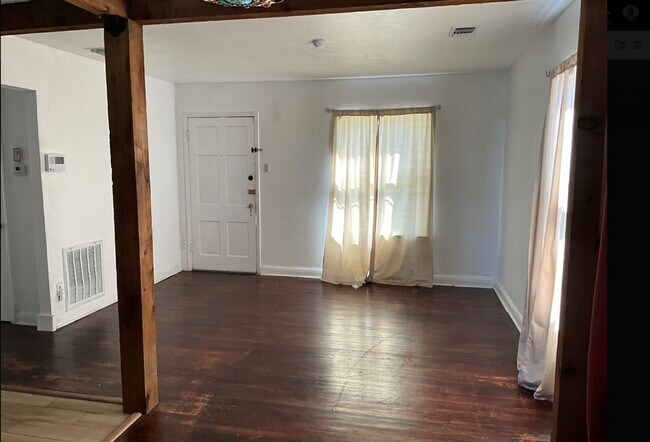 Building Photo - Charming 3-Bedroom Home in San Antonio - P...