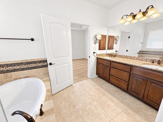 Building Photo - 14312 Senia Bend