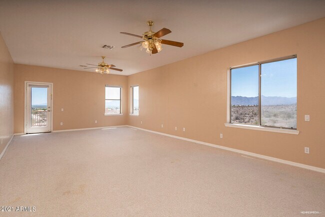 Building Photo - 533 W Desert Flower Ln