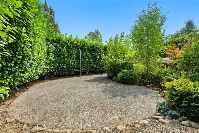 Building Photo - Charming Single-Level 3-Bedroom Home for R...