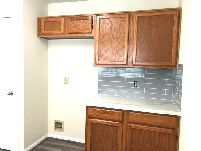 Building Photo - 4819 Sunshine Dr