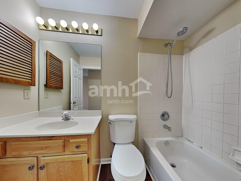 Building Photo - 1813 Bell Tower Cir