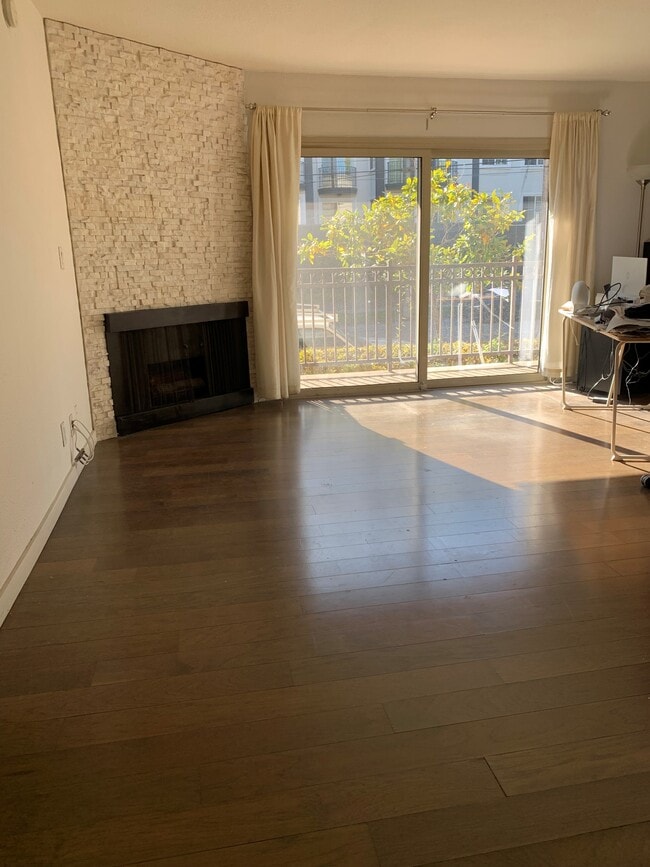 Building Photo - 141 S Clark Dr