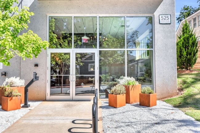 Building Photo - Stunning Midtown 1 BED 1 BATH