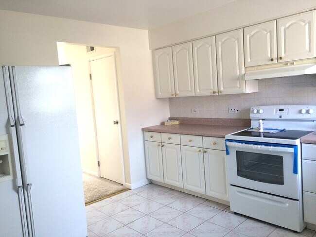 Building Photo - 9461 Bay Colony Dr