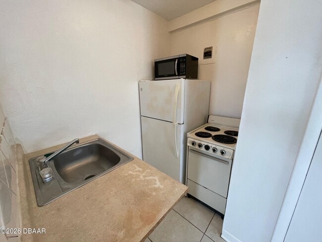 Building Photo - 3226 S Atlantic Ave