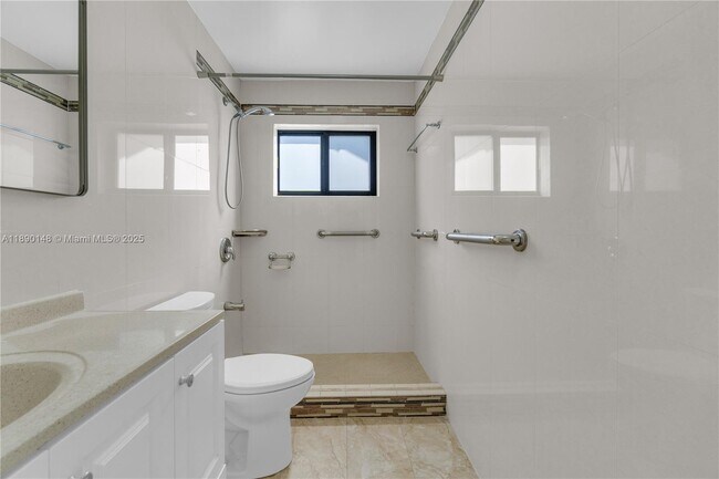 Building Photo - 631 SW 102nd Ave