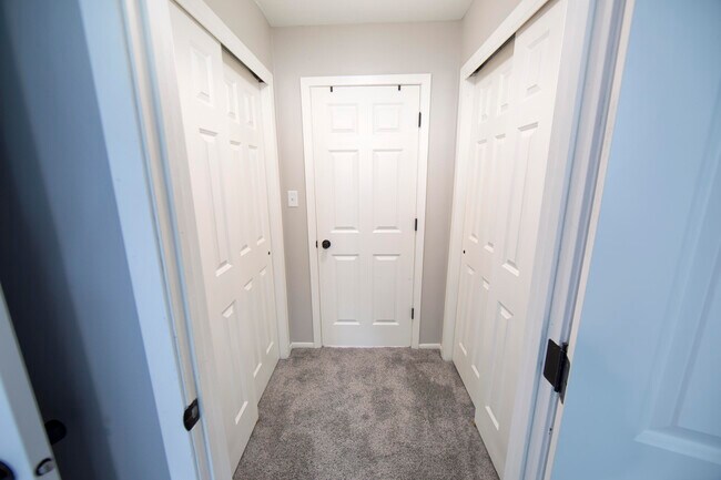 Building Photo - 10234 N La Cresta Dr