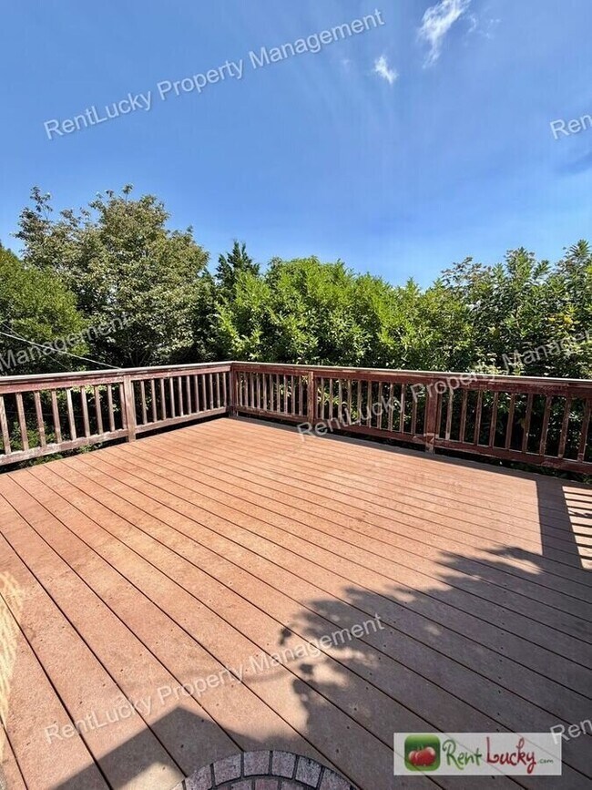 Building Photo - 2130 Montvale Pl W