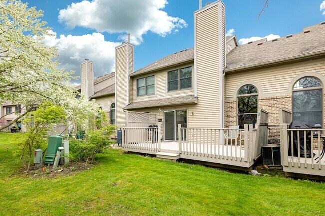 Building Photo - 45085 Horseshoe Dr