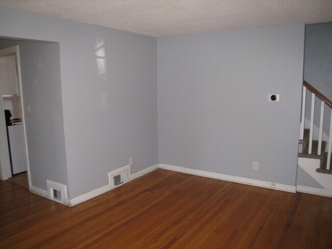 Building Photo - 636 E 63rd Ter