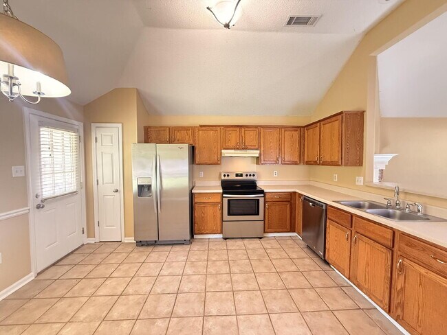 Building Photo - "Charming 3-Bedroom Lakeland Home with Cozy Fireplace & Gleaming Hardwood Floors!"