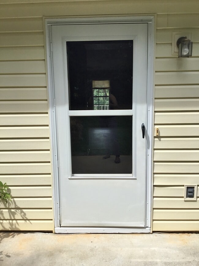 Building Photo - 3 Bedroom in Glenn Eagle Subdivision!