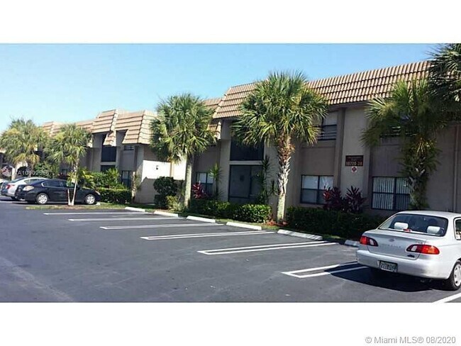 Building Photo - 10724 Royal Palm Blvd