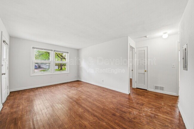 Building Photo - 907- 913 3rd Street