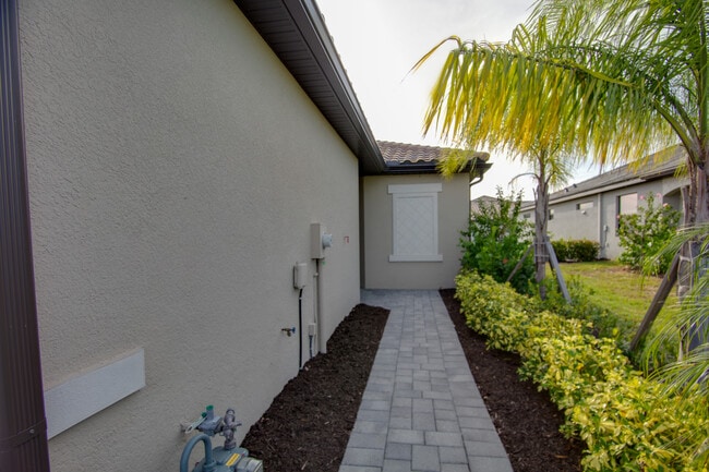 Building Photo - 5512 Sapphire Stone Cv