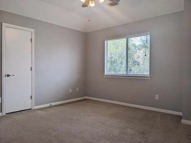 Building Photo - 3054 Summercrest Dr