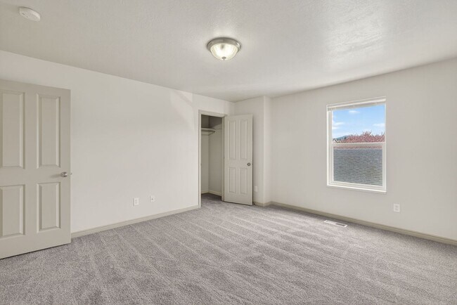 Building Photo - Must-See Apartment in Pheasant Ridge  Pocatello!