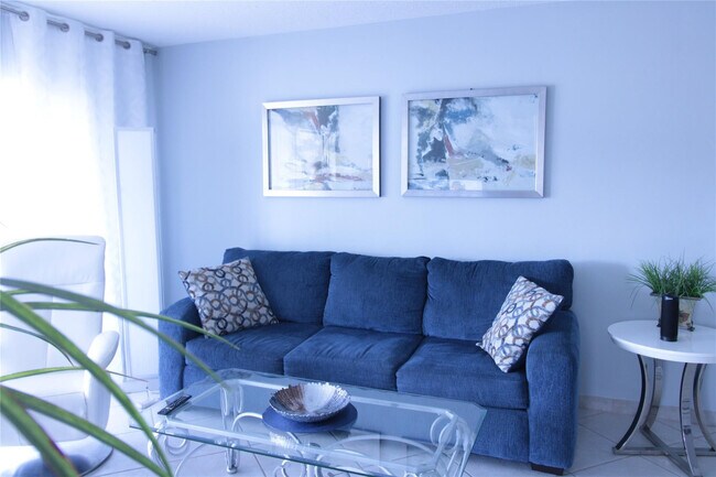 Building Photo - 470 Paradise Isle Blvd