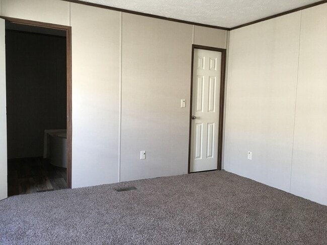 Building Photo - 2 Bedroom 2 Bath