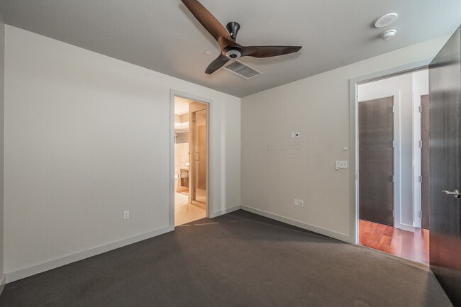 Building Photo - 2600 W 7th St