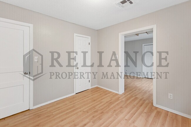 Building Photo - 1128 N Estelle St