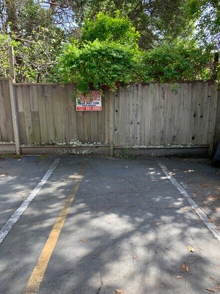 parking space - 2619 Etna St