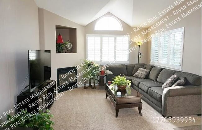 Building Photo - Beautifully Updated Townhome with Attached...