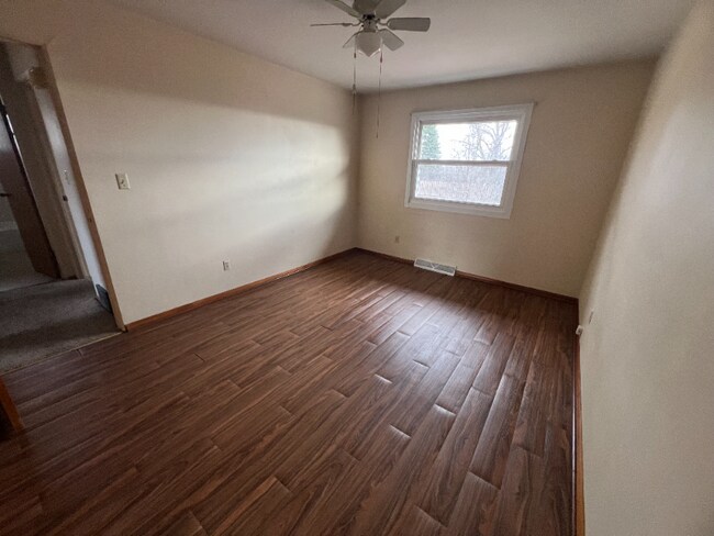 Building Photo - 1359 W 4th St