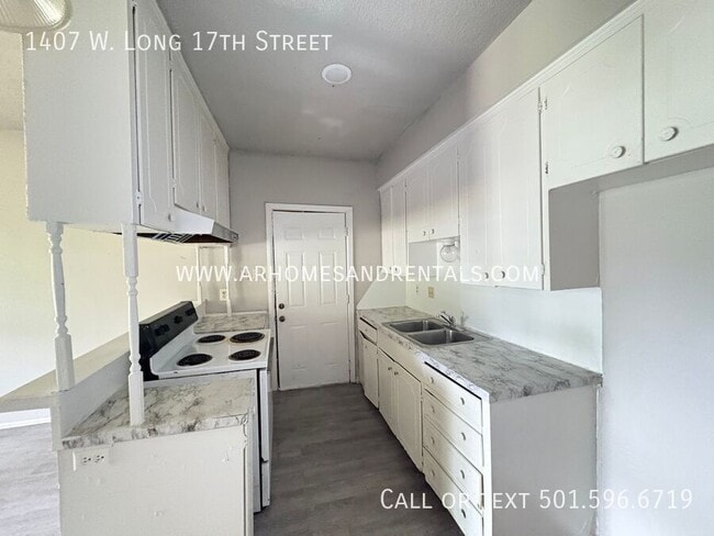 Building Photo - 1407 W Long 17th St